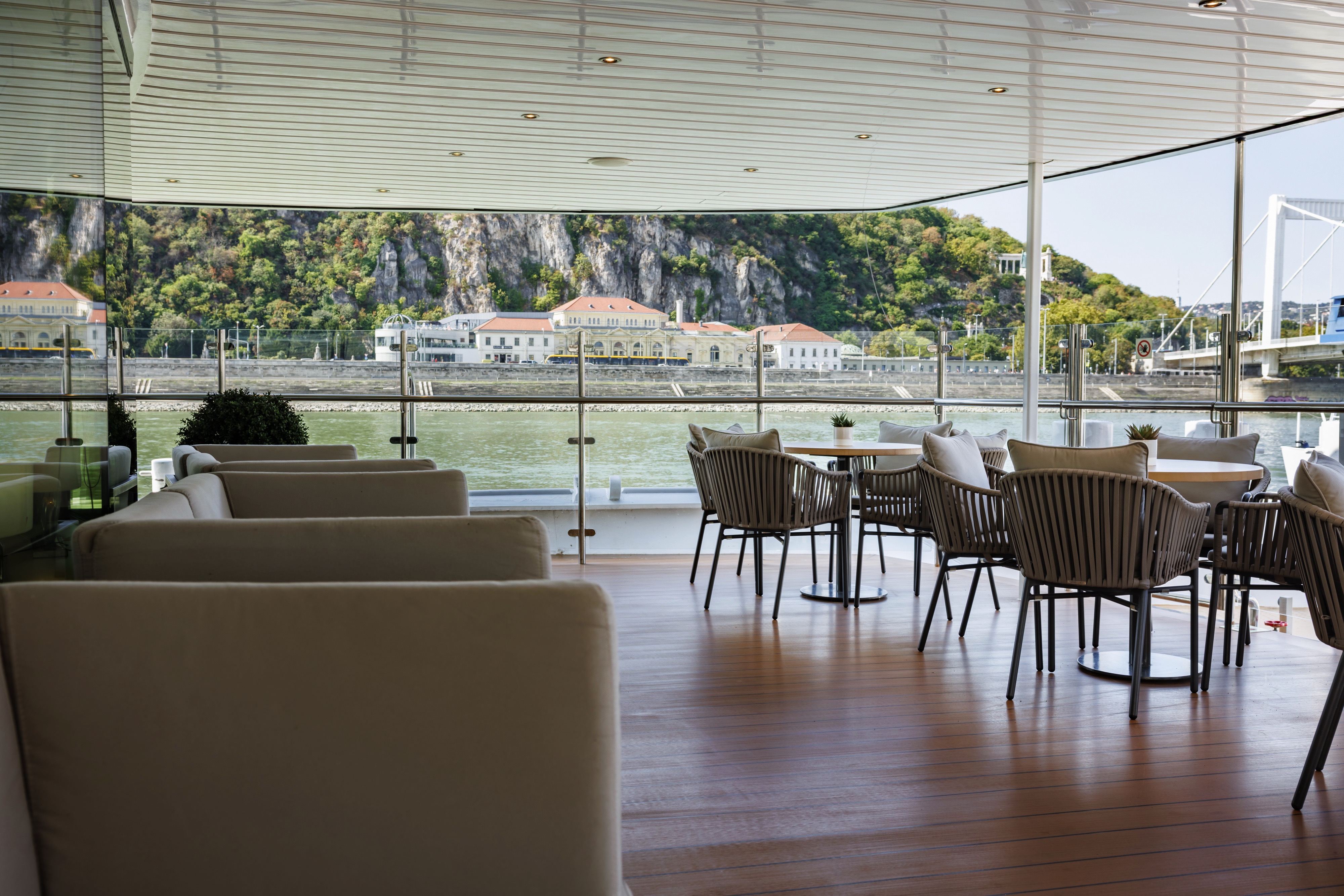 Avalon Illumination - Observation Lounge
